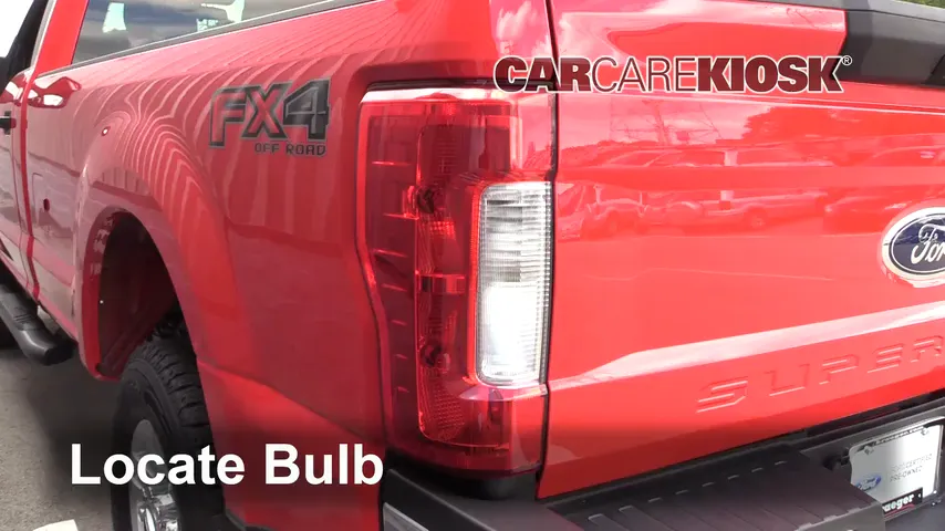 2017 Ford F-250 Super Duty XL 6.7L V8 Turbo Diesel Standard Cab Pickup Lights